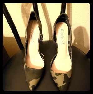 Shoedazzle patterned pumps